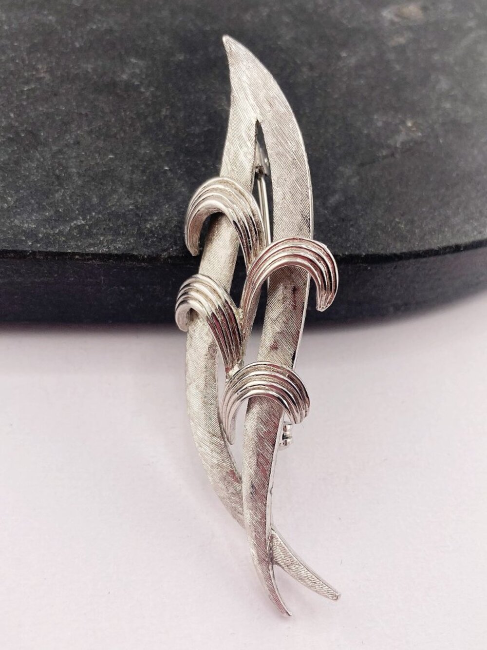 COROCRAFT Vintage brushed silver tone metal leaf brooch feather wheat sheaf pin